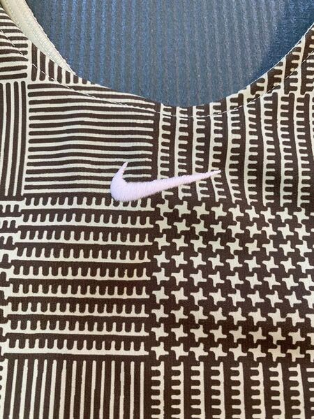 NIKE トップスウェア