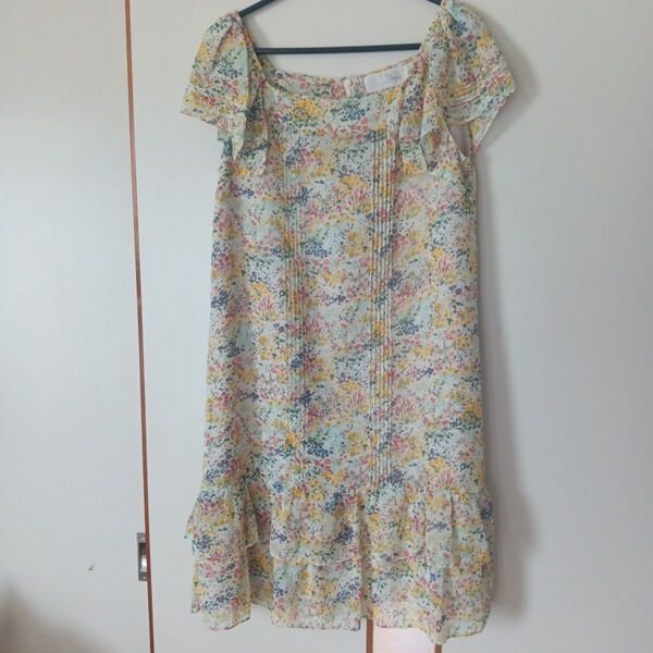 メルローズ Liesse ひざ丈 花柄ワンピース 美品 Мサイズ マルチカラー ワンピ フラワー 花柄