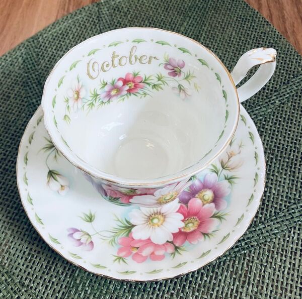 Royal Albert フラワーオブザマンス October カップ&ソーサー