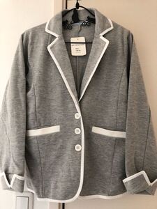 新品★ニットテーラードジャケット★白のラインが爽やかな印象です★ 未使用ですのでキレイです