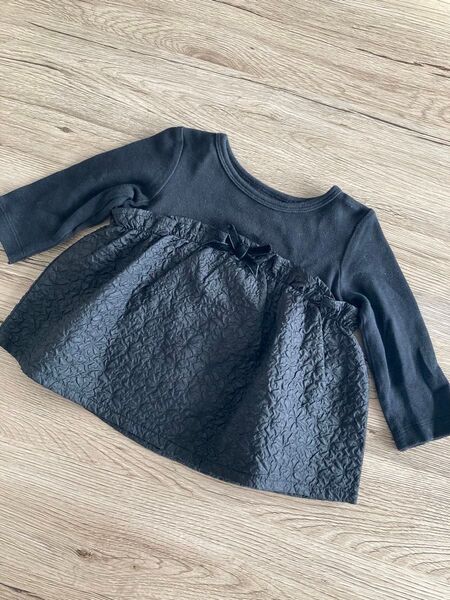 美品 エンボスドッキングフリル 長袖カットソー ブラック 80