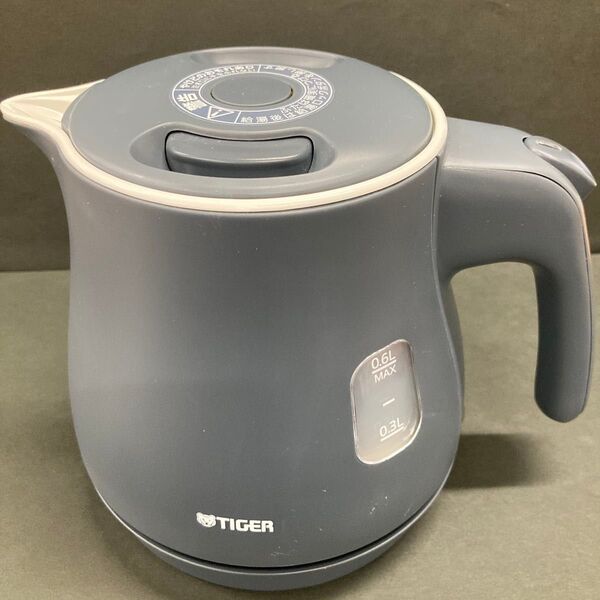 TIGER タイガー 電気ケトル 23年製 品番PCM-A061