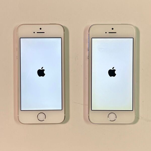 Apple iPhone 5s 16GB ゴールド/シルバー 2台 ドック付き【中古扱い】