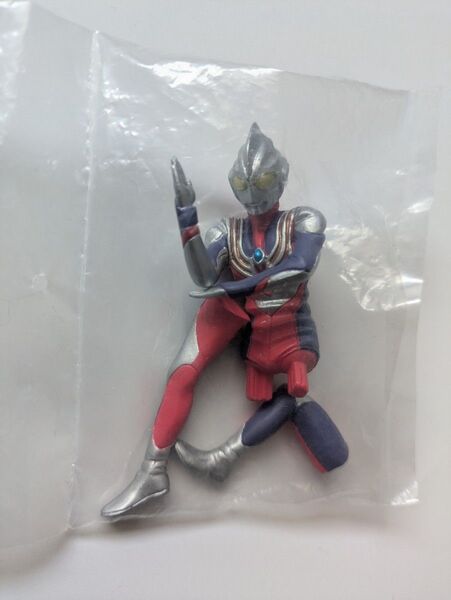 H.G.C.O.R.E ウルトラマン ウルトラマンティガ 〜光臨、白銀の巨人編〜 初版 凹4 ※中袋未開封 ミニブック付 HG