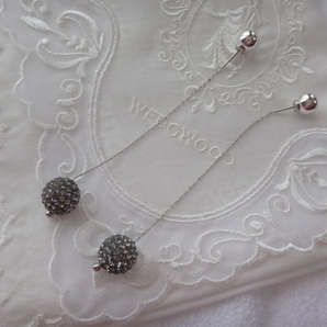 送料無料♪スワロフスキー♪2WAYピアス♪パヴェビーズ♪ブラック系♪メタリック