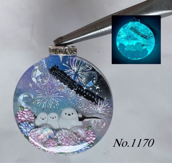 レジン/幻想の夜空とシマエナガ 花火 紫陽花 蓄光 オルゴナイトネックレス