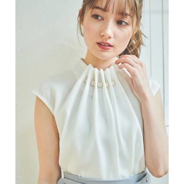 Noela ハイネックパールブラウス 極美品 完売品