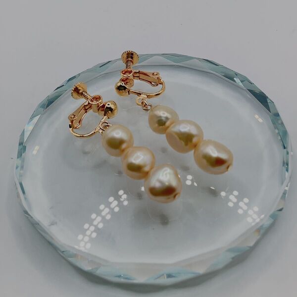 淡水パール イエローパール 3粒 素敵 上品 イヤリング アクセサリー 真珠 ハンドメイド