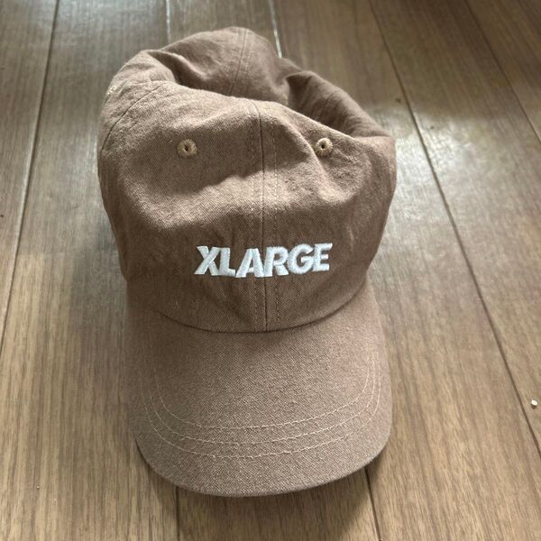XLARGE ロゴキャップ ブラウン