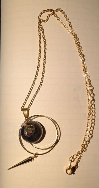 宇宙 歯車 レジンネックレス ハンドメイド