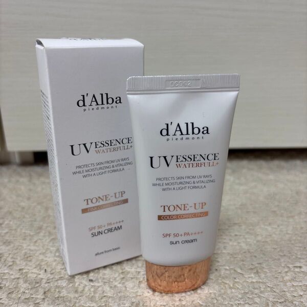 d'Alba UV ESSENCE WATERFULL+ ピンクベージュ SPF50+ PA++++
