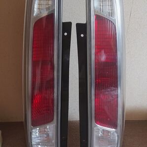 日産セレナC26用純正テールランプ 左右セット レッド