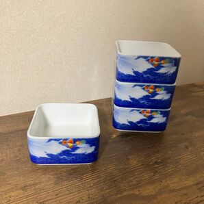 宮内庁御用達 深川製磁/有田焼 紅葉に南天柄?陶器製 角鉢 角皿 小鉢 角小鉢 角皿4客和食器 スタッキング可能