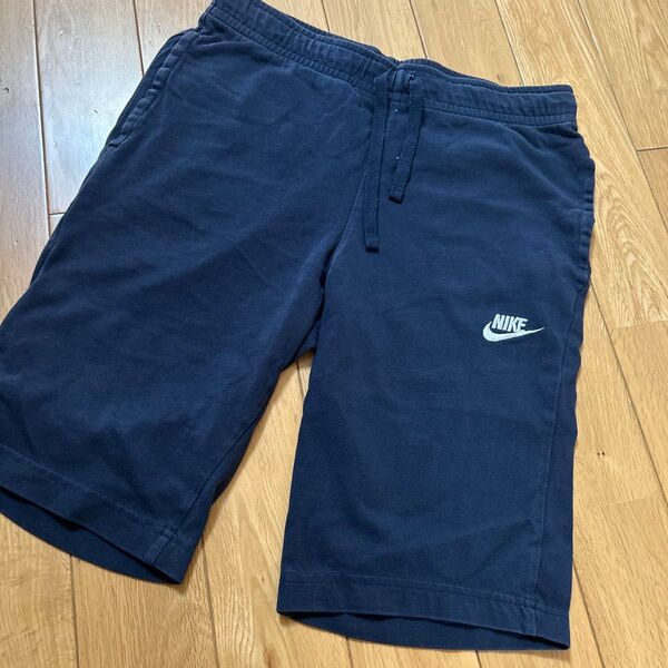 美品! NIKE ハーフパンツ Sサイズ