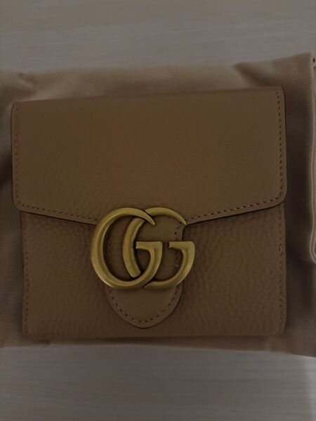 送料込み GUCCI GGマーモント ベージュ 二つ折り財布