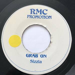 試聴 / SIZZLA / GRAB ON /Heavenless riddim/RMC/reggae/dancehall/remix/big hit !!/7inch