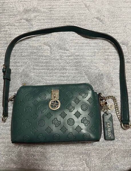 GUESSショルダーバッグ