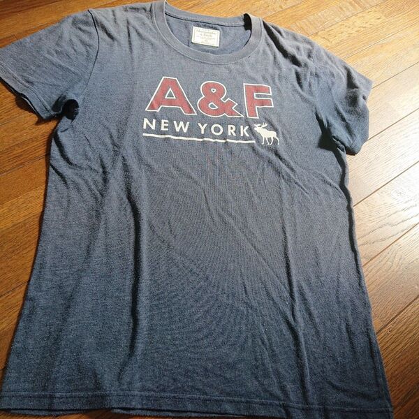 【クーポン利用可能】Abercrombie&FitchアバクロンビーTシャツサイズXSネイビー紺色