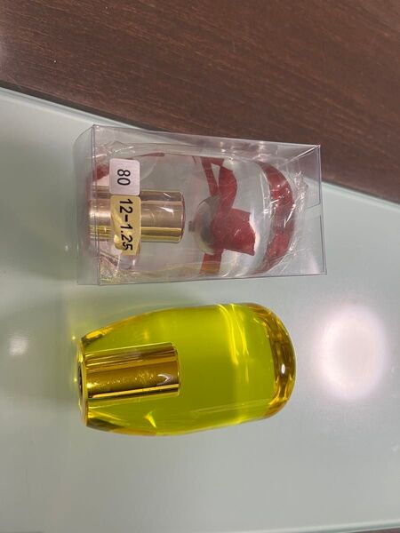 昔流行った水中花シフトノブです。ガレージから出てきました。オマケで黄色のシフトノブ付き。