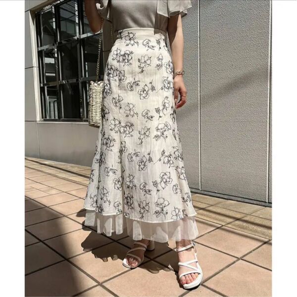 花柄ロングスカート フリル付き ホワイト