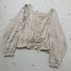 Ray Cassin 光沢 ブラウス 袖フリル リボン ベージュ