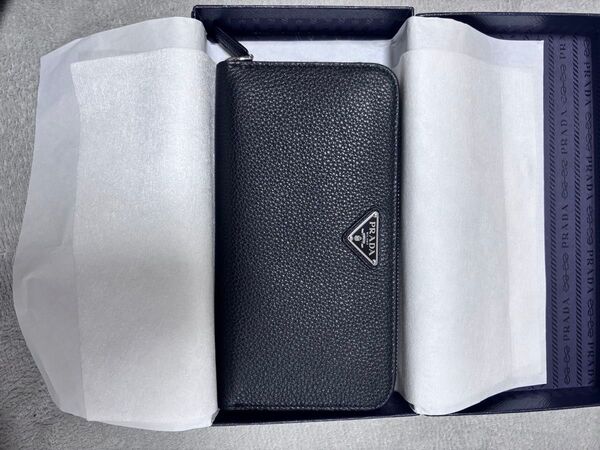 PRADA 長財布