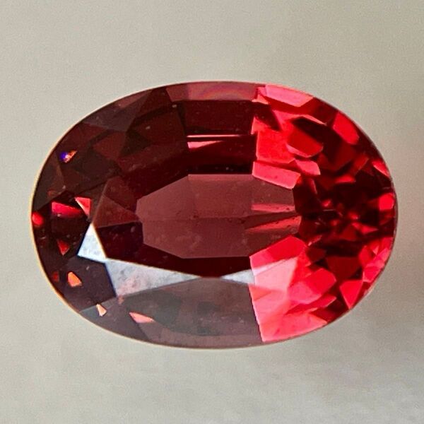 高品質 マラヤガーネット VVS ルーペクリーン 宝石 ルース 照り カット 良好 1.1ct モザンビーク 天然石