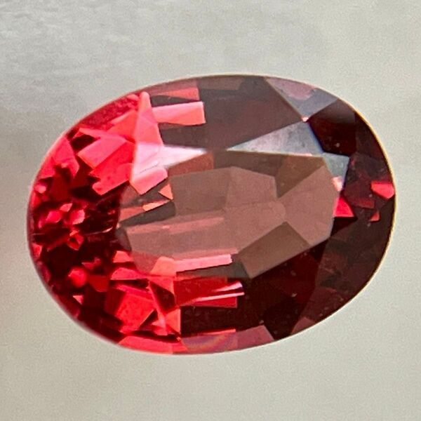 高品質 マラヤガーネット VVS ルーペクリーン 宝石 ルース 照り カット 良好 1.1ct モザンビーク 天然石