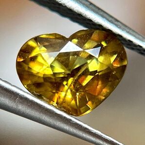 高品質 イエロースフェーン VVS ルーペクリーン ハート 褐色 宝石 ルース 1.1ct タンザニア スフェーン 天然石