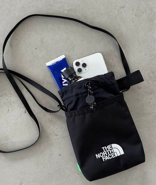 新品未使用】韓国ノースフェイスホワイトレーベルシンプルストリングバッグSIMPLE STRING BAGスマホショルダーポーチ黒