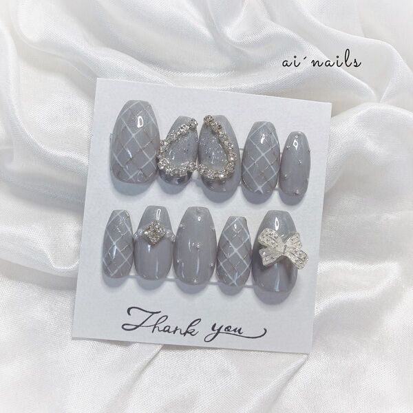 22.オーダーネイルチップ ワンホン チェック ラメグレー リボン 韓国 地雷系