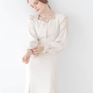 La lune 2WAY ボリュームパフアシンメトリーワンピース アイボリー ロング リボン マーメイド スクエアネック アシメ