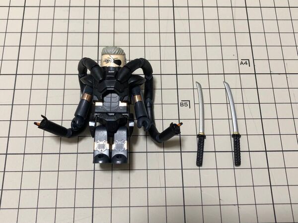 メディコムトイ メタルギアソリッド2 ソリダス・スネーク キューブリック 現状品