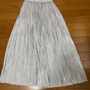 センスオブプレイス プリーツスカート シルバーグレー 光沢 未使用