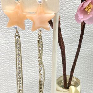 ハンドメイドピアス サージカルステンレス 星 手染めビーズ 春 たらりん キラキラ