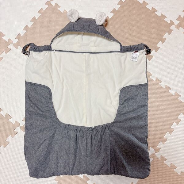 ベビーケープ ダッカー くま耳 防寒ケープ 抱っこ紐 ポロ polo グレー