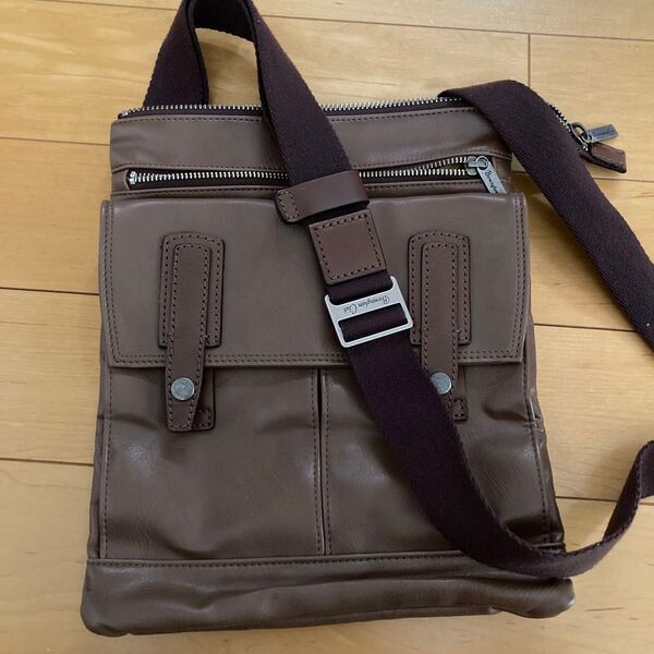 International Club ショルダーバッグ ブラウン レザー