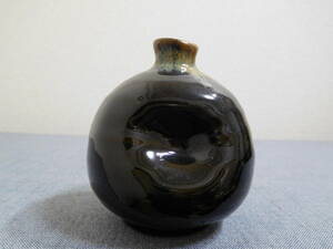 K8-11W　花瓶小　花器　陶器　中古　高さ約8.9ｃｍ　（C2）