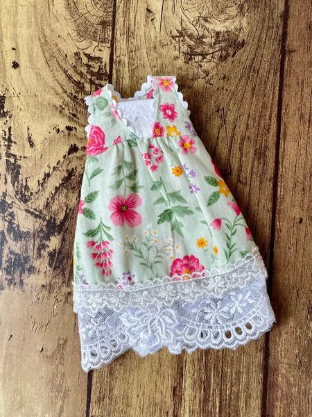 22cmドール服 ハンドメイド ワンピース グリーン花柄