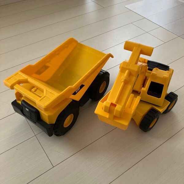 CAT おもちゃのショベルカーとダンプのセット 作業車 はたらくクルマ 建設車両