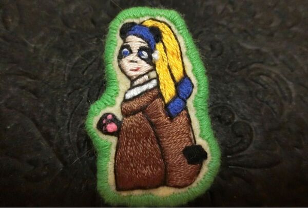 刺繍キャラクターブローチ 刺繍ブローチ パンダな真珠の耳飾りの少女 ワッペン