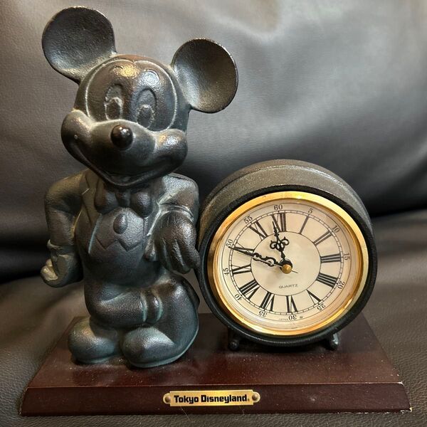 ミッキーマウス 置時計 東京ディズニーランド 25年くらい前に記念に購入しました。