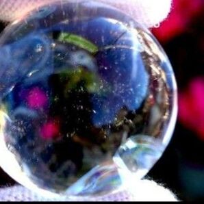 【最終割引特価】虹入りヒマラヤ産水晶 アイリス スフィア 丸玉 No.17 台座付き!