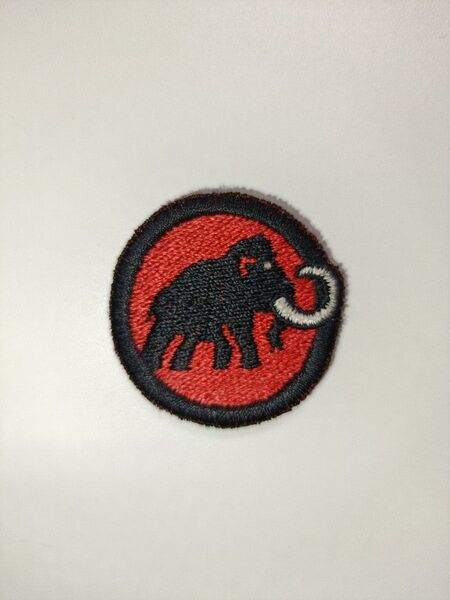 MAMMUT マムート クラシックロゴ ワッペン 刺繍 赤黒