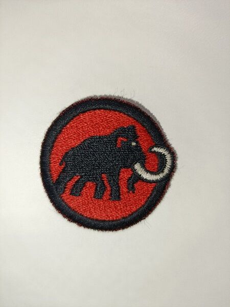 【希少】MAMMUT マムート クラシックロゴ ワッペン 刺繍赤黒