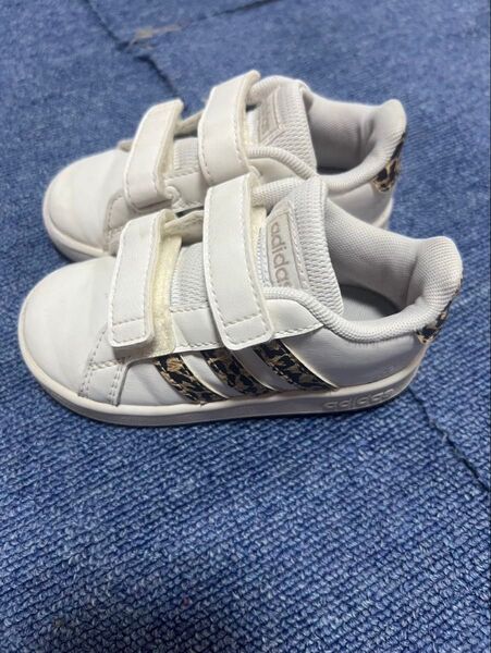 adidas 子供用スニーカー 13cm ホワイト レオパード柄