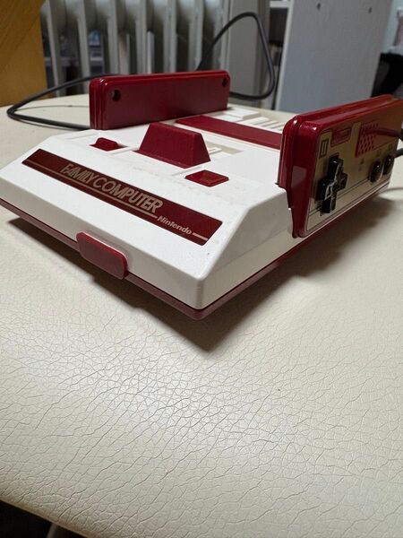 ファミコンミニクラシック本体と箱のみ