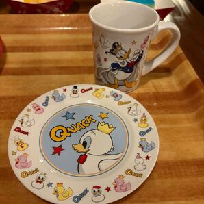 ディズニーランド 2025 ドナルドのクワッキーダック!ダック!ダックシティ! スーベニア マグカップ プレート 2点