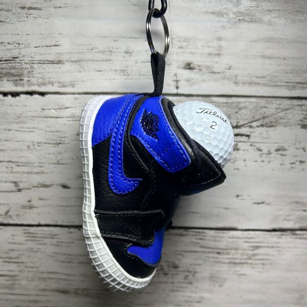 新品 超激レア スニーカー型ボールポーチ NIKE JORDAN1 ハイパーロイヤル ゴルフ カラビナ付き パターカバー