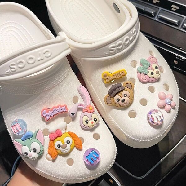 残りわずか!ダッフィー フレンズ クロックス ジビッツ 11個セット 大容量 ビーチサンダル プール 海 サンダル